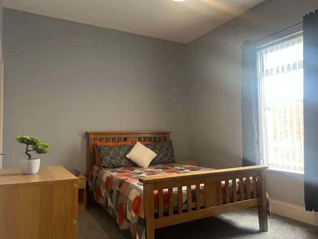 1 Room Available in House Share Main Photo