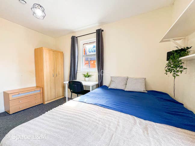 Basingstoke Road, Reading, Berkshire, RG2 0ET Main Photo