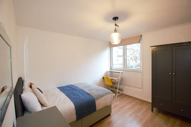 Fully Furnished Room – Move In Ready - Bills inclu Main Photo