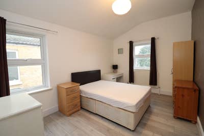 Spacious and Furnished Double Room in SE7 Main Photo