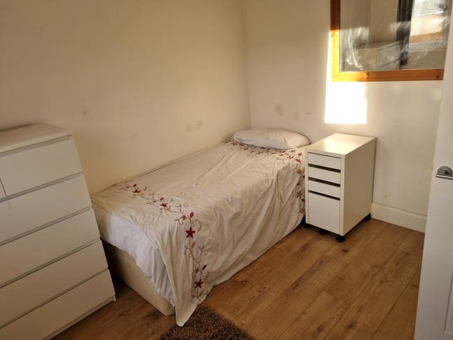 En suite private entrance room with kitchinette Main Photo