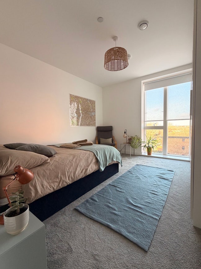 Mon-Fri Bright Double Room with Own Bathroom Main Photo