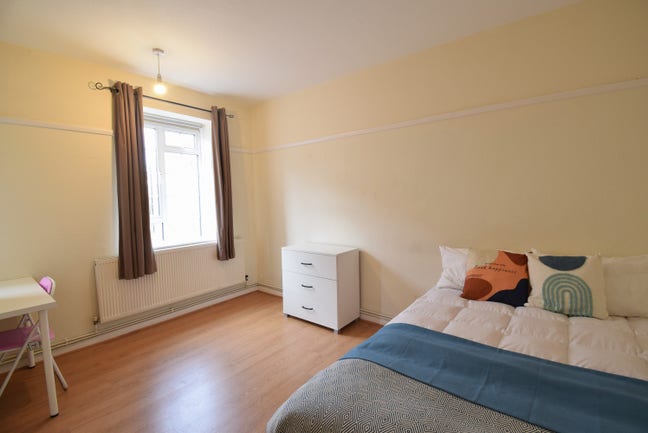 Stylish Room in a Friendly House Share! Main Photo