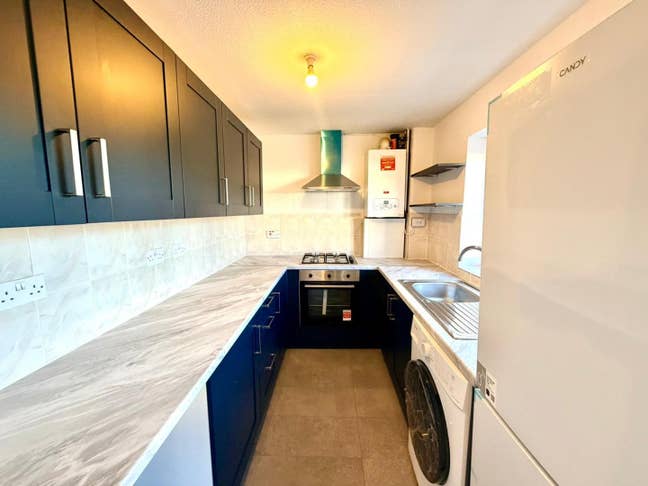 Stunning Two Bedroom in TW5 Main Photo