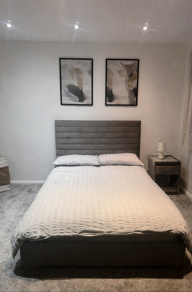 Large Double Room close to City Centre Main Photo