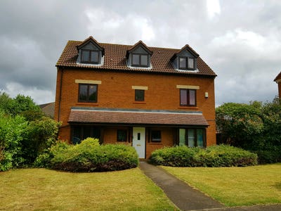 Studio - Oakhill &pound;250 DEPOSIT All Bills included Main Photo