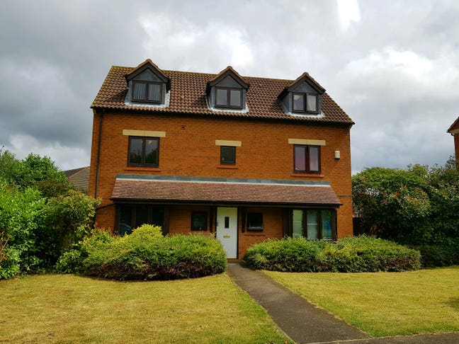 Studio - Oakhill &pound;250 DEPOSIT All Bills included Main Photo