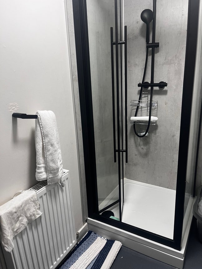 Cozy Furnished Room Available Main Photo