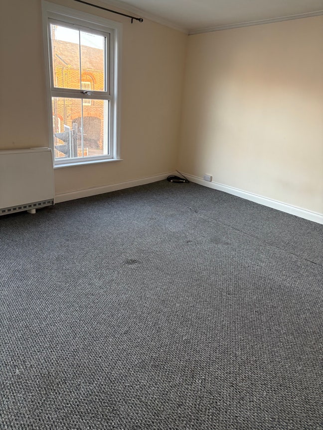 2 bed apartment  Main Photo