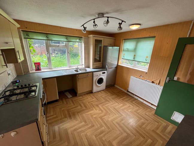 Guardianship: 1 Room in 3Bed Bungalow Woodley Main Photo