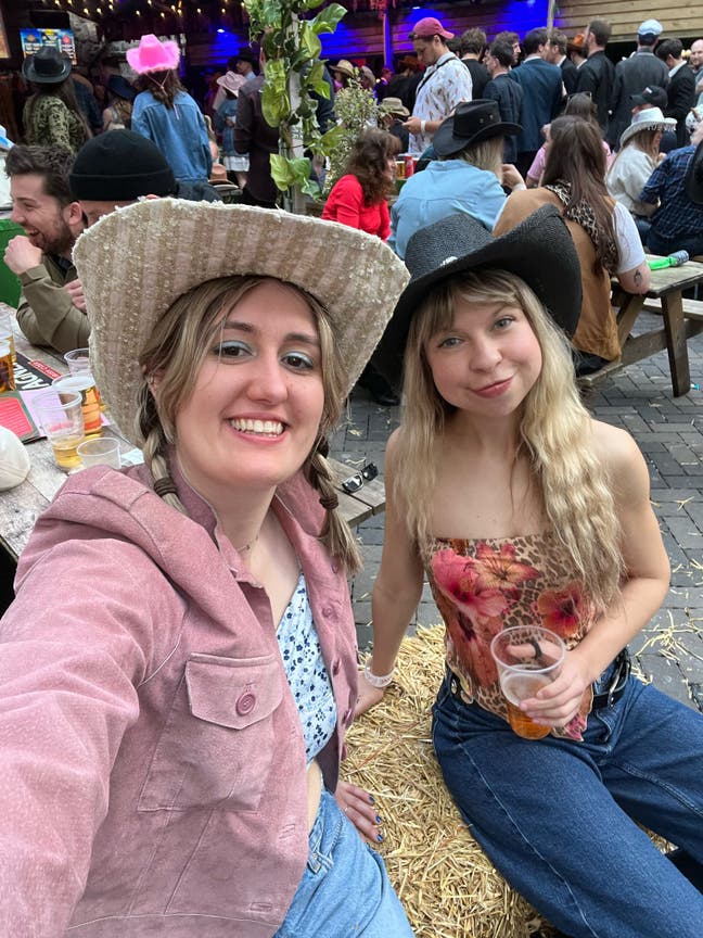 Flatshare Buddy Wanted :) Main Photo