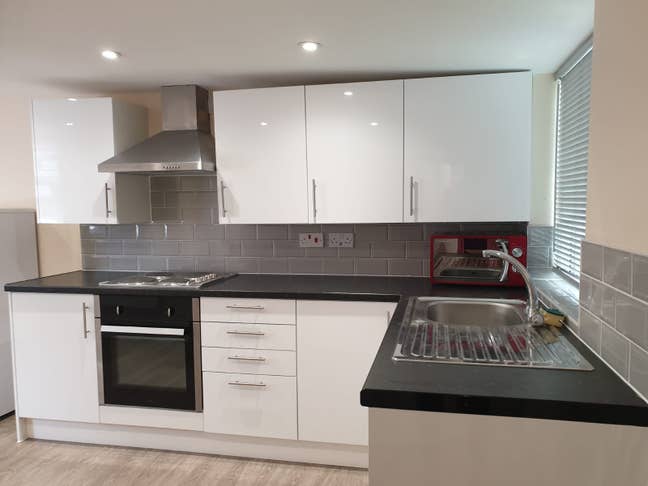 Studio flat in Neasden, some bills included Main Photo