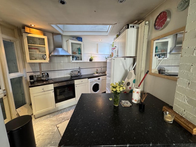 Short term rental just off of Clapham High St Main Photo