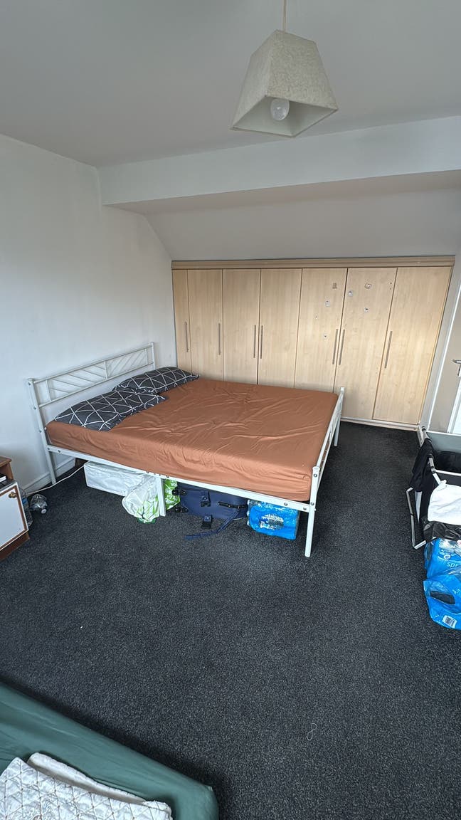 Sharing  room available for rent  Main Photo