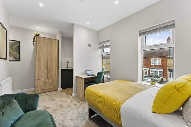 Spectacular HMO in New Road - PE2 Main Photo