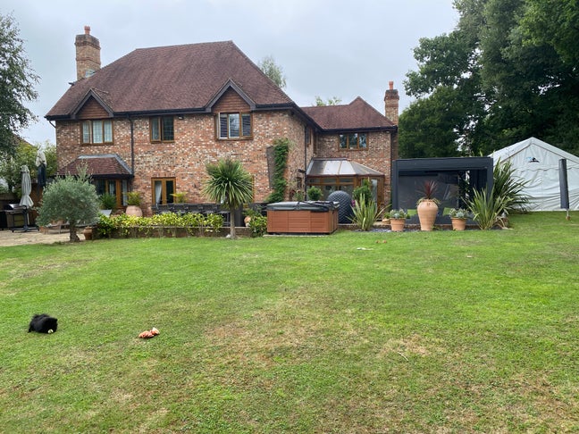 Large en-suite bedroom in modern home  Main Photo