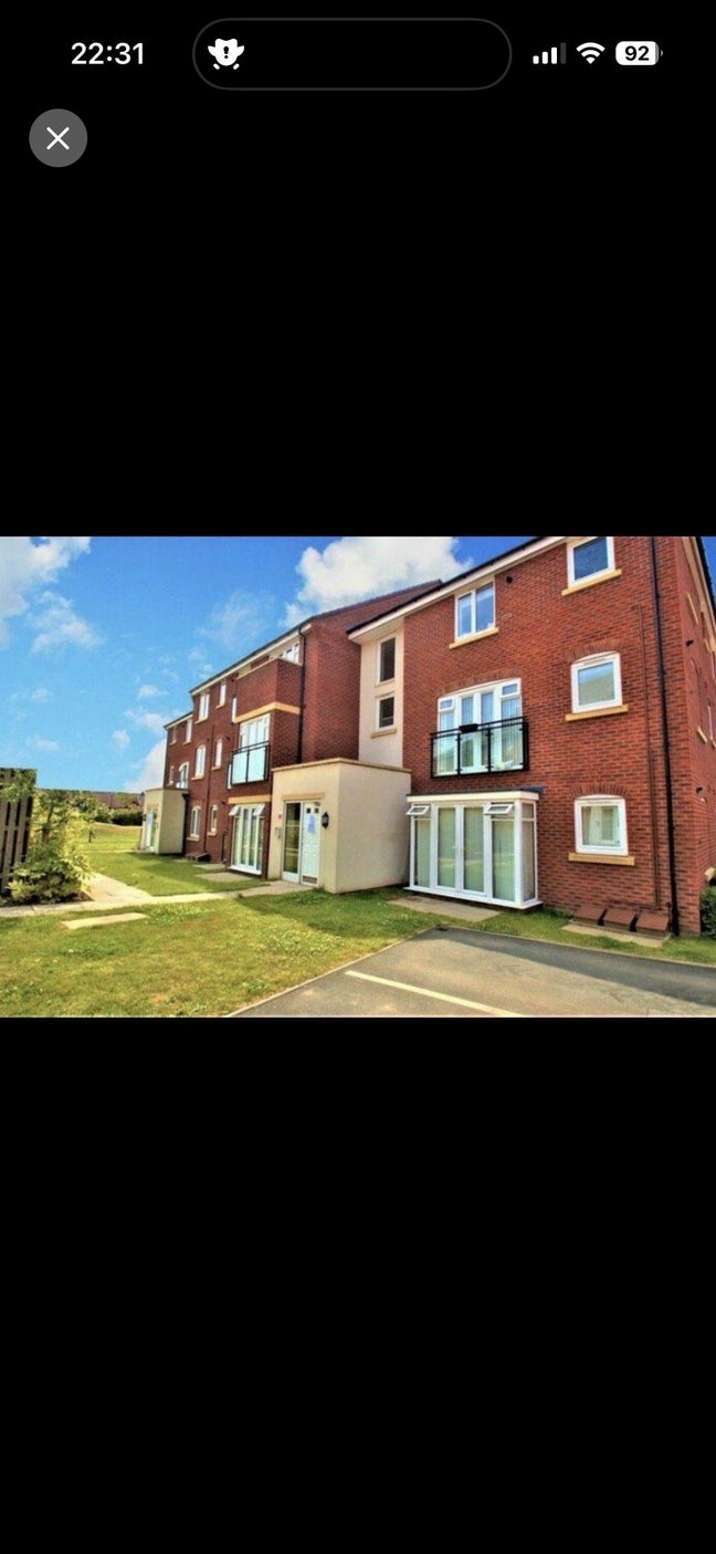 Spacious Double ensuite room with parking. Main Photo