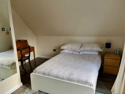 Large attic room with WC (Mon-Fri) Main Photo