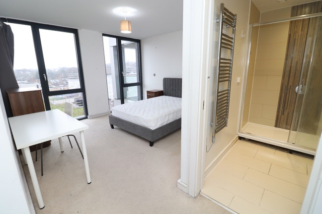 Modern Rooms Close to Greenwich - Available Now!! Main Photo