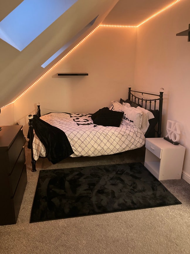 Female housemate required Main Photo