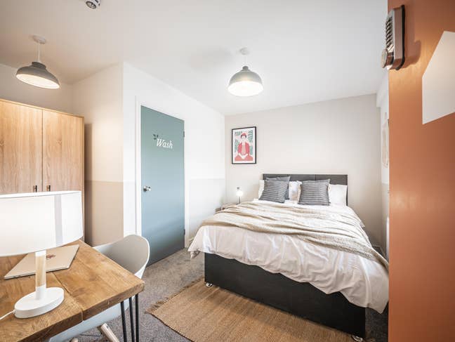 ** NEW Modern Luxury En Suite -All Bills Included! Main Photo