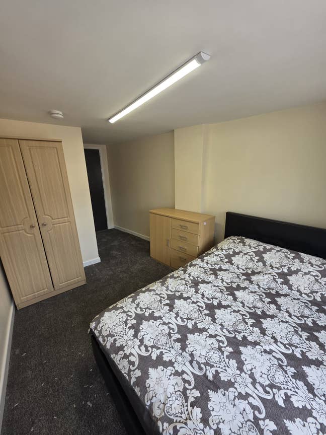 6 Bedroom Full House  Available in Rubery B45  Main Photo