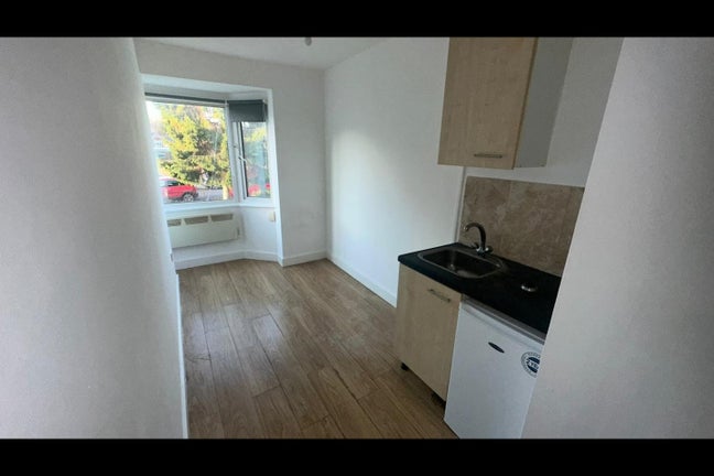 DSS-Studio Flat Available in Plumstead SE2 Main Photo