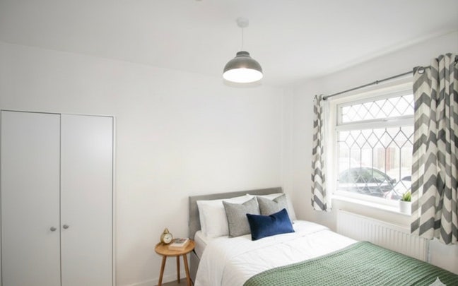 Bright + Modern! 5 Min to Elizabeth Line!  Main Photo