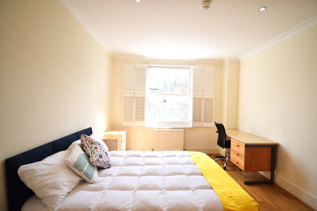 Massive Double in a modern House SW6 Main Photo