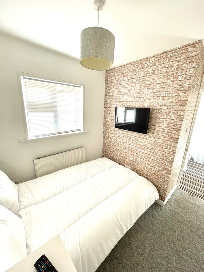 All female Double Room room next to Q.A hospital  Main Photo