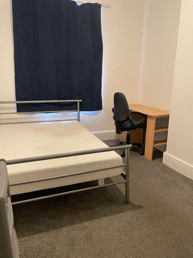 🏡 Spacious Double Room |Walk to Seven Kings | IG3 Main Photo
