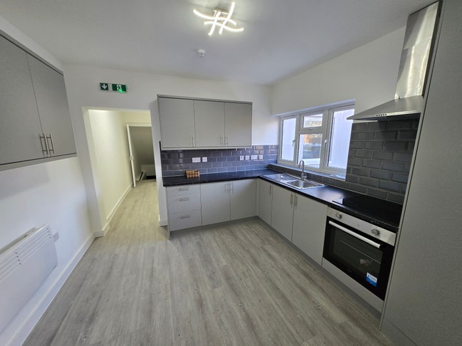 Double Rooms + ensuite in renovated detached House Main Photo