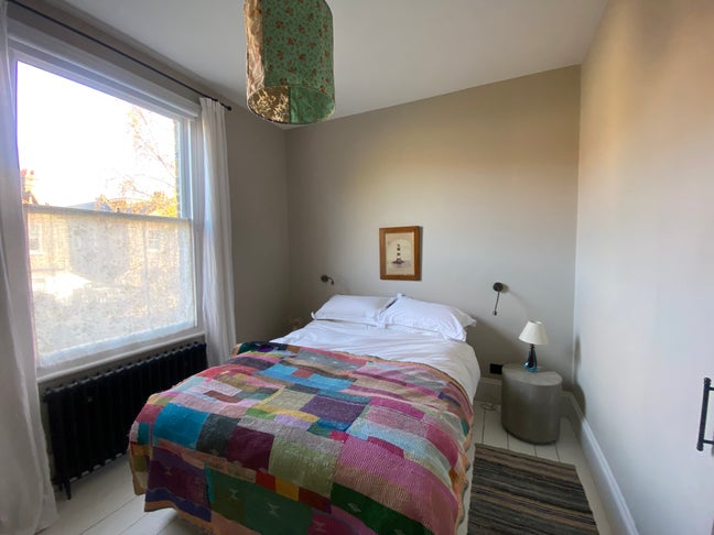 Beautiful cozy double room available now Main Photo