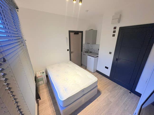 DSS-Studio Flat Available in Streatham SW16 Main Photo