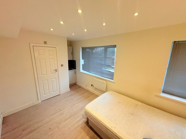 DSS-Studio Flat Available in Eltham Mottingham SE9 Main Photo