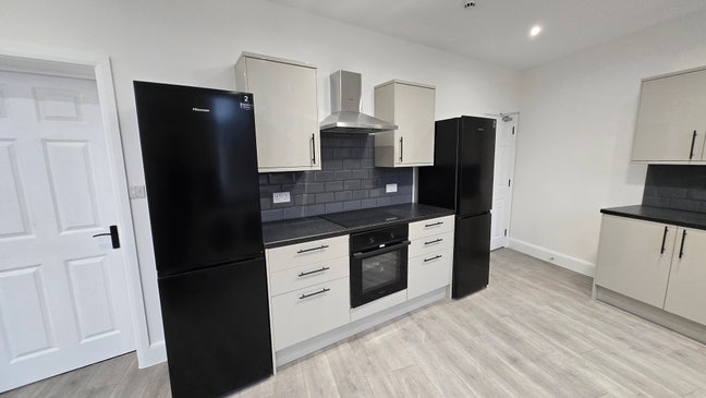 Newly renovated Flat with Double Rooms+ensuites Main Photo