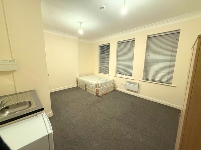 DSS - Studio Flat Available in Kenton Harrow HA3 Main Photo