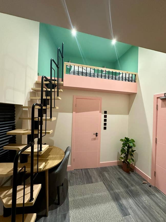 Modern Ensuite Bedsit –  Main Photo