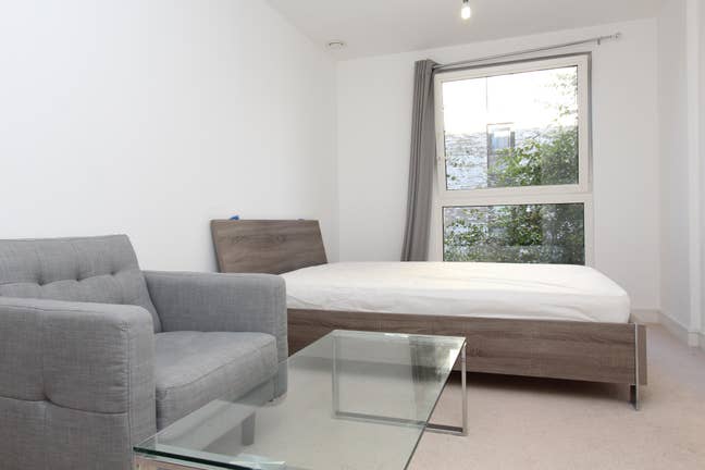 Double Ensuite - Surrey Quays- for February Main Photo