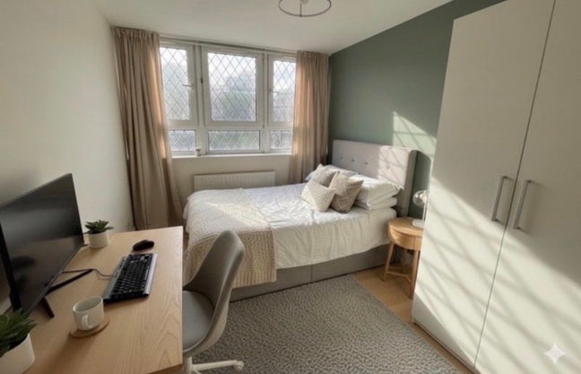 2 Lovely Rooms - 5min to DLR - Gated Area ! Main Photo