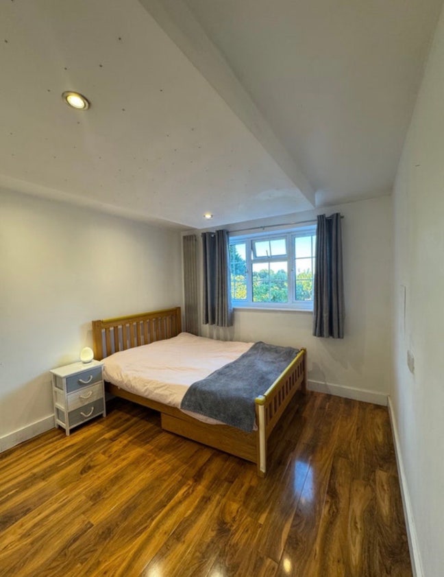 Fully Furnished Double & Single Rooms Available  Main Photo