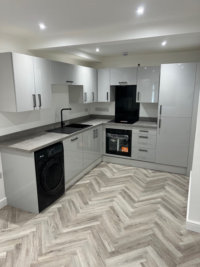 Brand new large 1 bedroom flat Main Photo