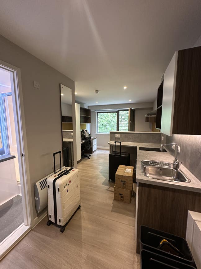 Modern Studio at Brewers Court in Edinburgh Main Photo