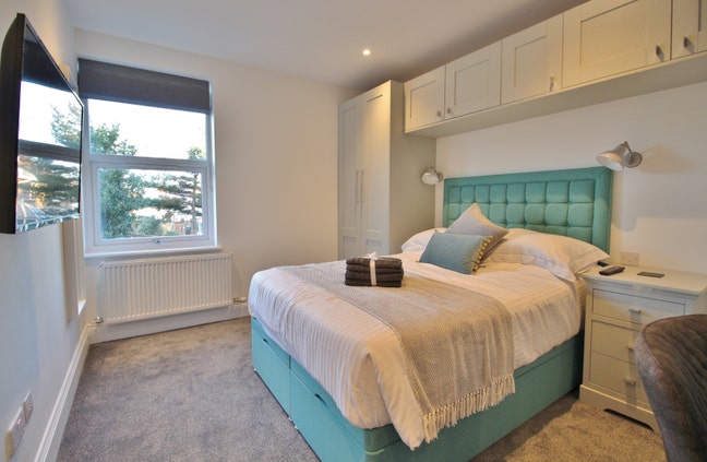 Ensuite Room with lots of storage - Hilsea Main Photo