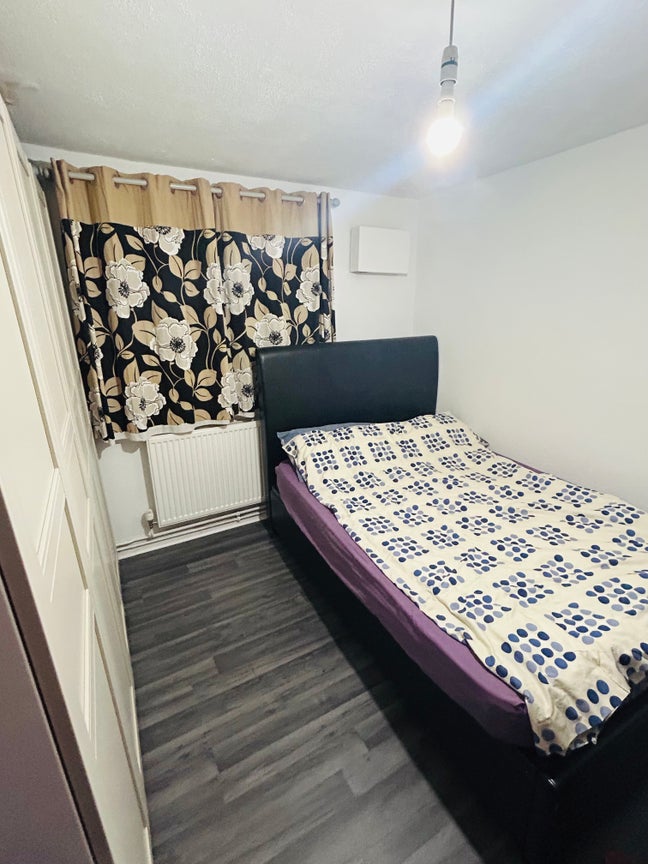 Two double Bed rooms available to rent! Main Photo