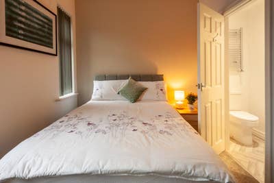 Only 4 Sharing/Ensuite & TV/Nr Stoke Hospital Main Photo