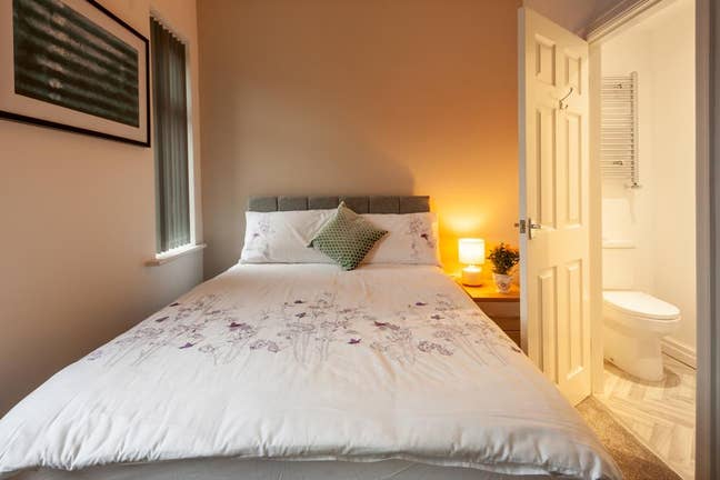 Only 4 Sharing/Ensuite & TV/Nr Stoke Hospital Main Photo