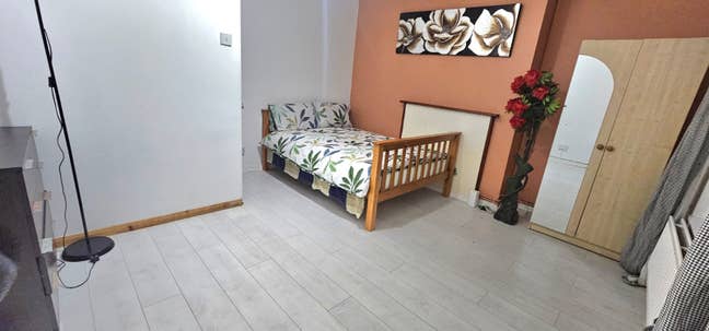 Beautiful Spacious Double Room with Iconic Views Main Photo