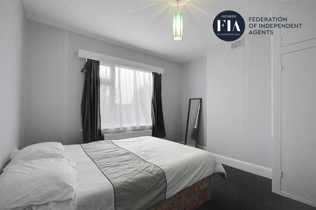 Double bedroom to rent House Share / Professionals Main Photo