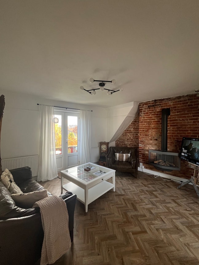 2 bed 2 bath flat with Private balcony Main Photo
